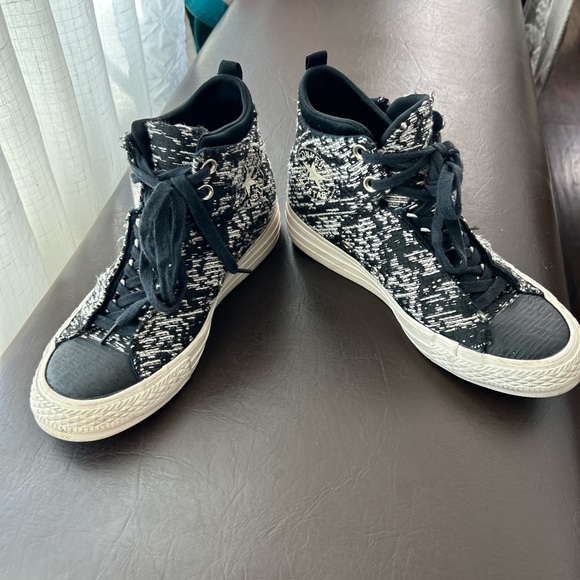 Converse size 7.5 women - Picture 2 of 5